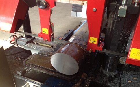 胡场镇卧式带锯床加工时出现明显振荡如何排查？